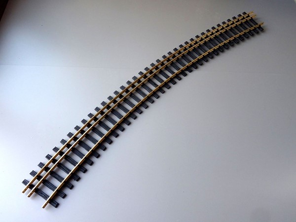 Picture of Curved track 15°, radius 2000 mm three-rail track